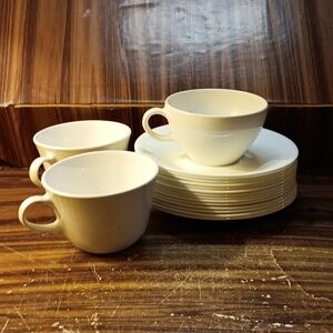 Centura by corning Corelle white cups and saucers